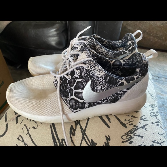 Nike tennis shoes - women’s - Picture 1 of 3